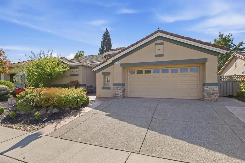 679 Blossom Lane, Lincoln
