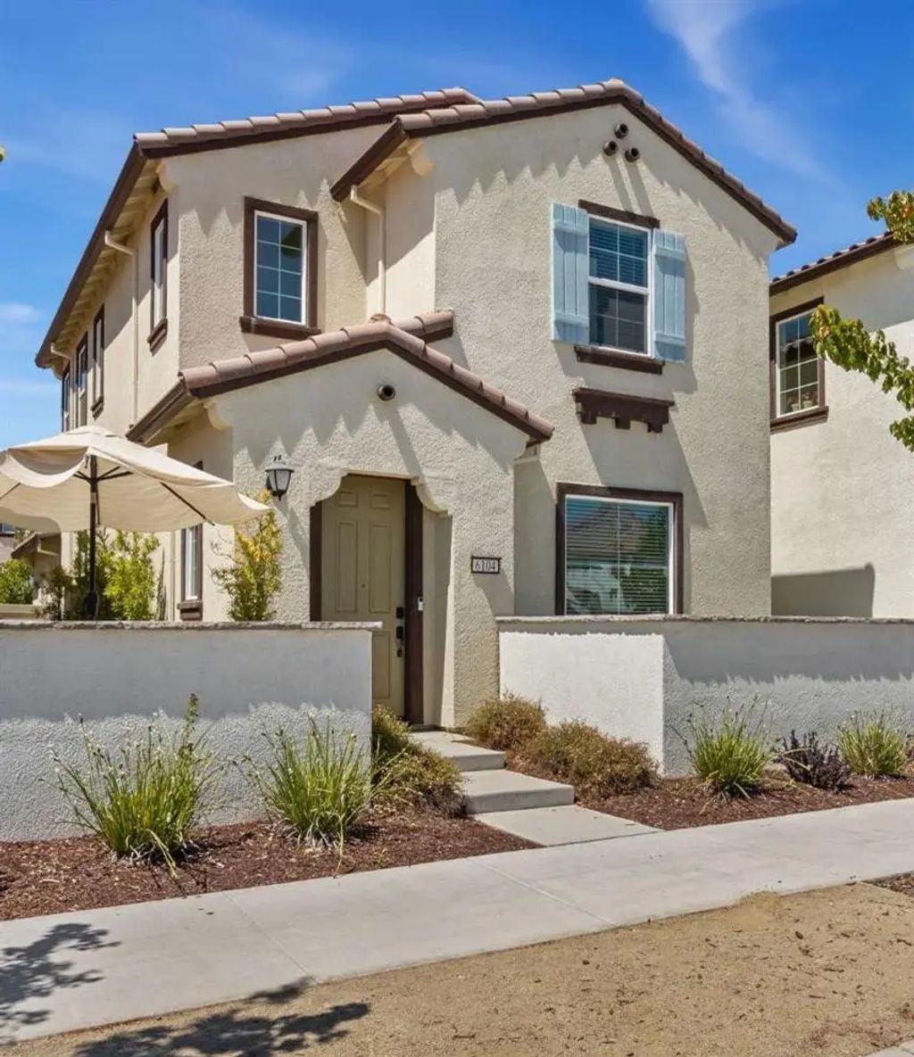 6104 Campus Parkway, Roseville
