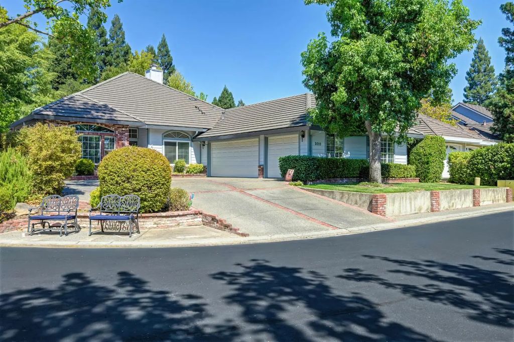 320 Emerson Court, Roseville