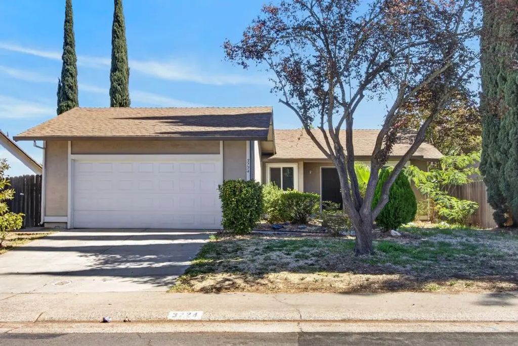 3724 Comanche Way, Antelope