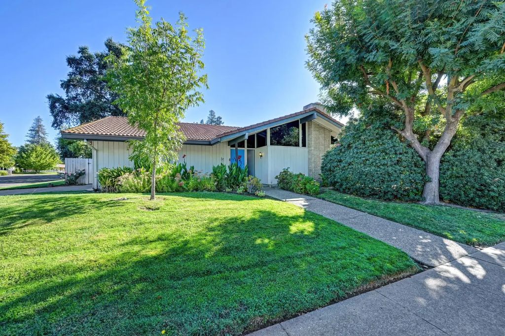 4300 American River Drive, Sacramento
