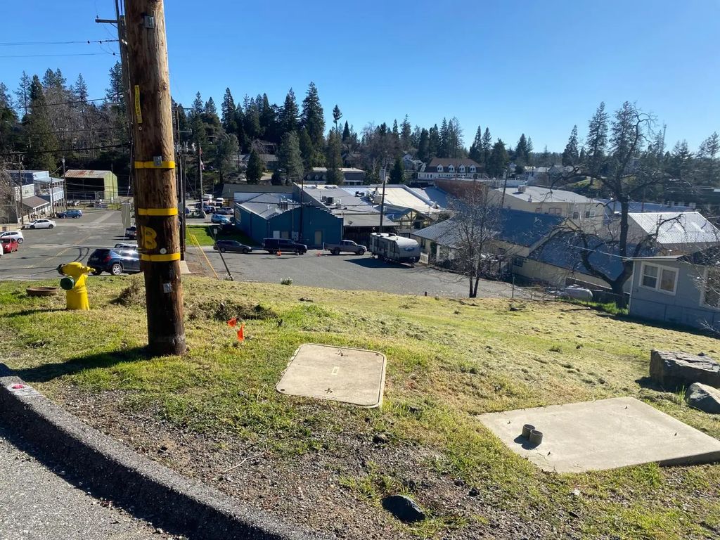 0 Kneeland St, Colfax