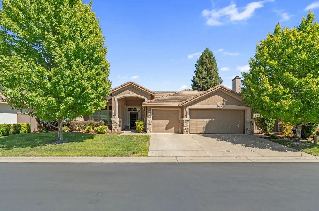 1664 Avondale Dr, Roseville