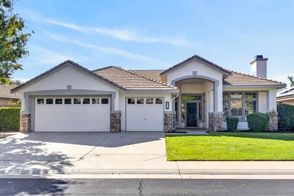 1311 Hillwood Loop, Lincoln