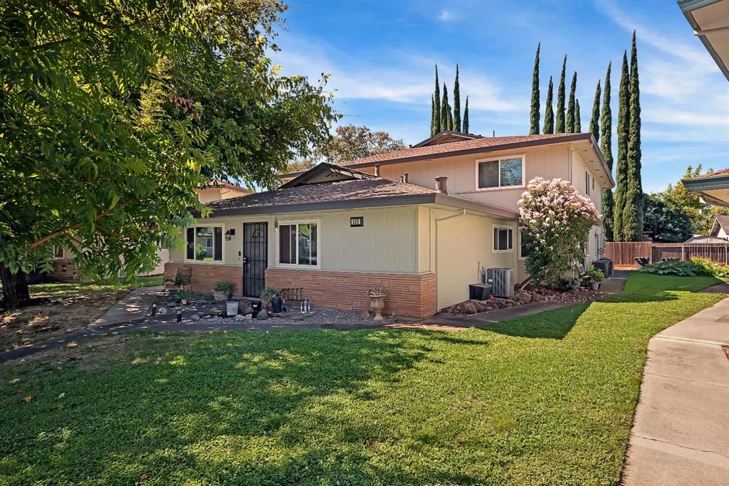 225 Mahan Court 2, Roseville