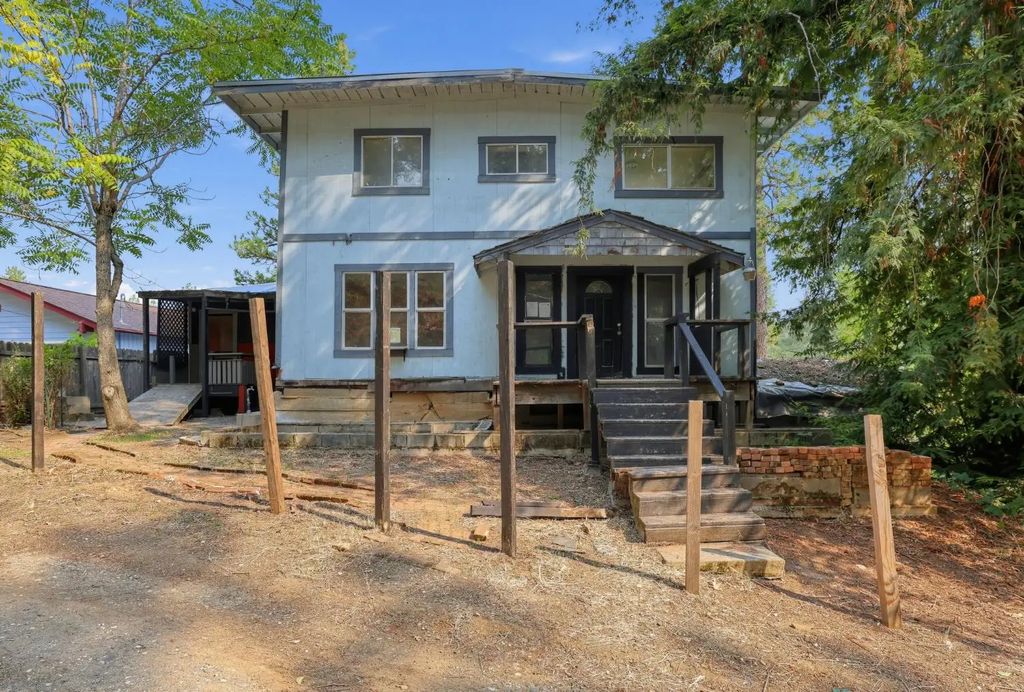 233 W Oak Street 1, Colfax