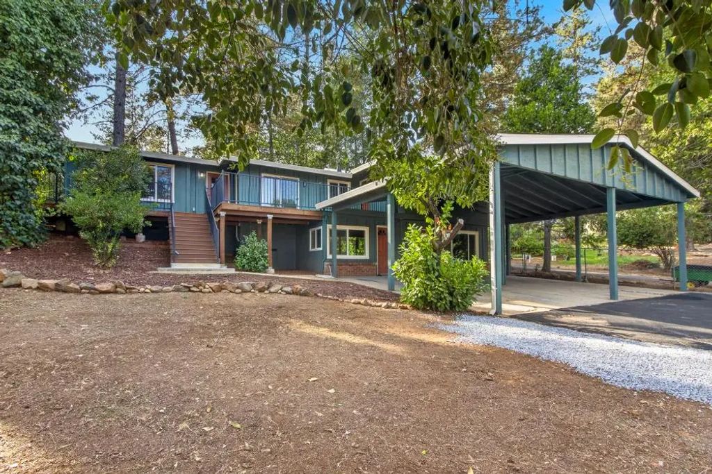 17891 Lake Arthur Road, Applegate