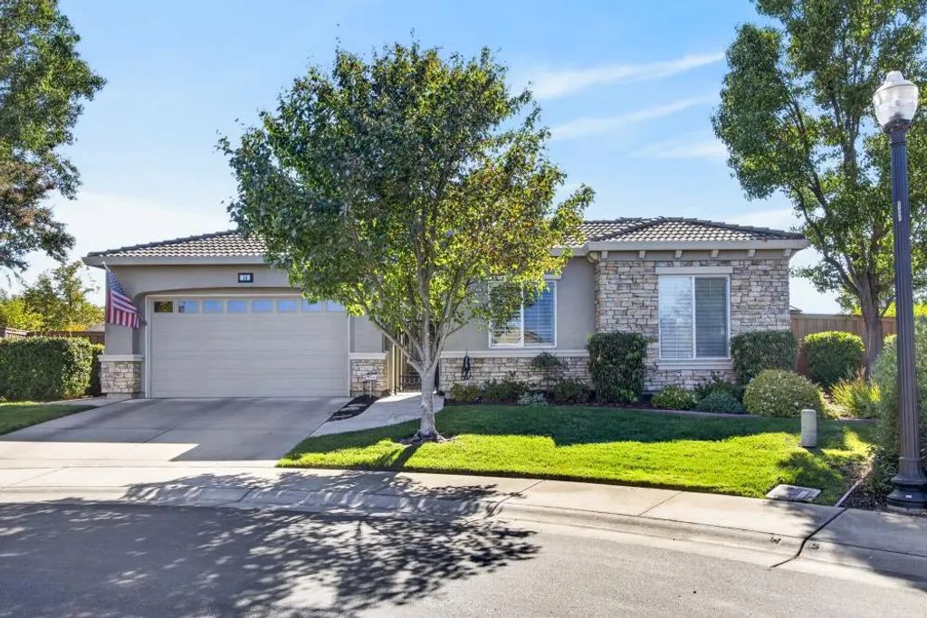 14 Calatabiano Place, Sacramento