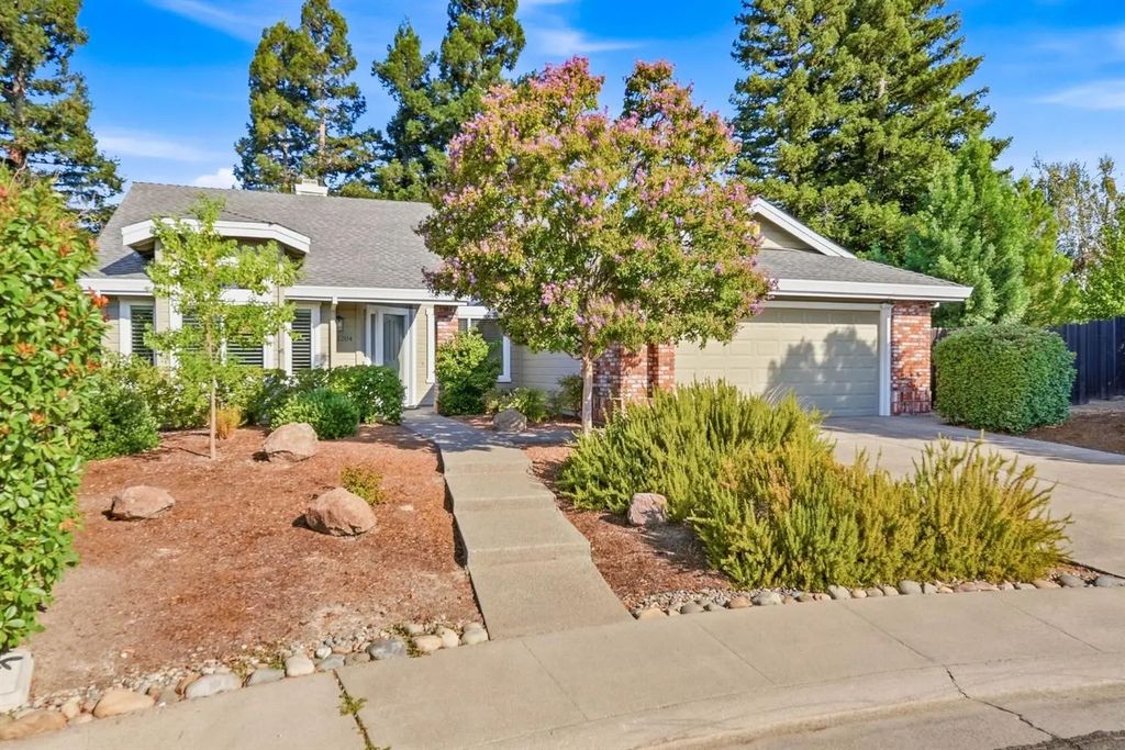 1204 Hot Springs Court, Roseville