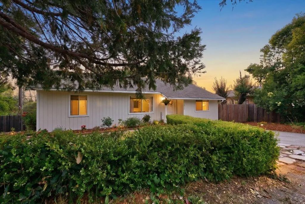 515 Hilltop Drive, Auburn
