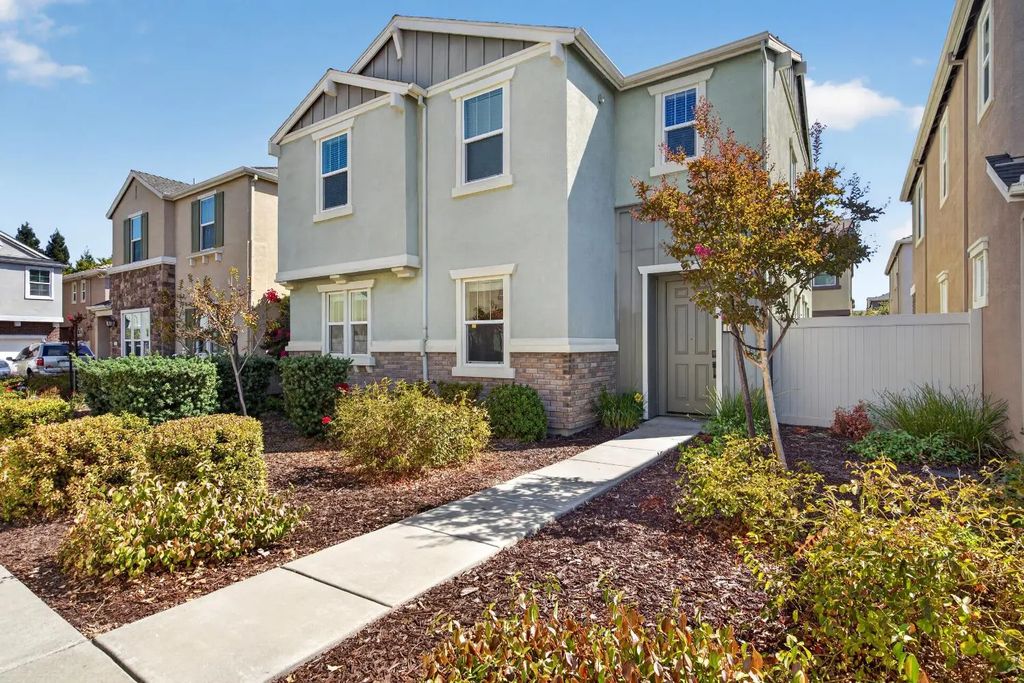 1049 Dennington Place, Roseville