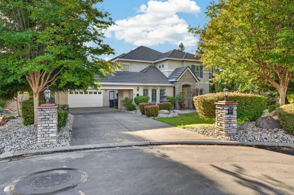 360 Allenwood Court, Roseville