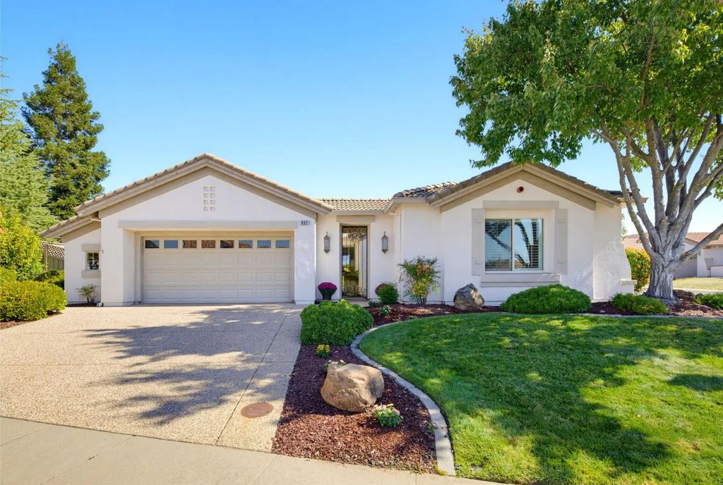 807 Carrousel Court, Lincoln