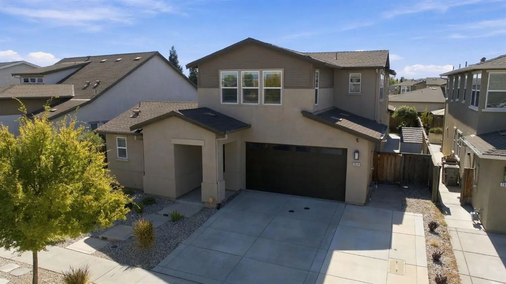 2025 Smokehouse Way, Roseville