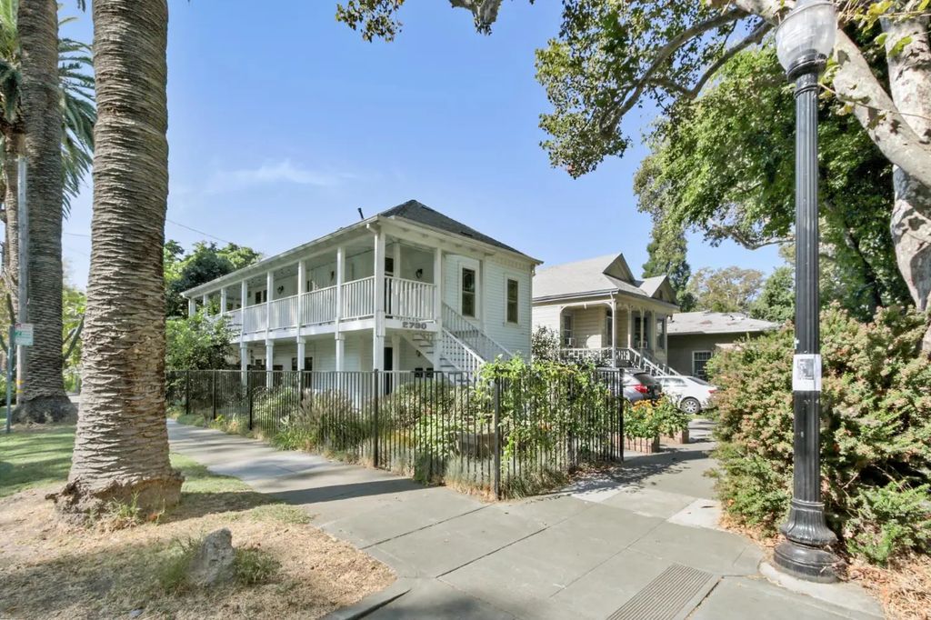 2730 F Street, Sacramento