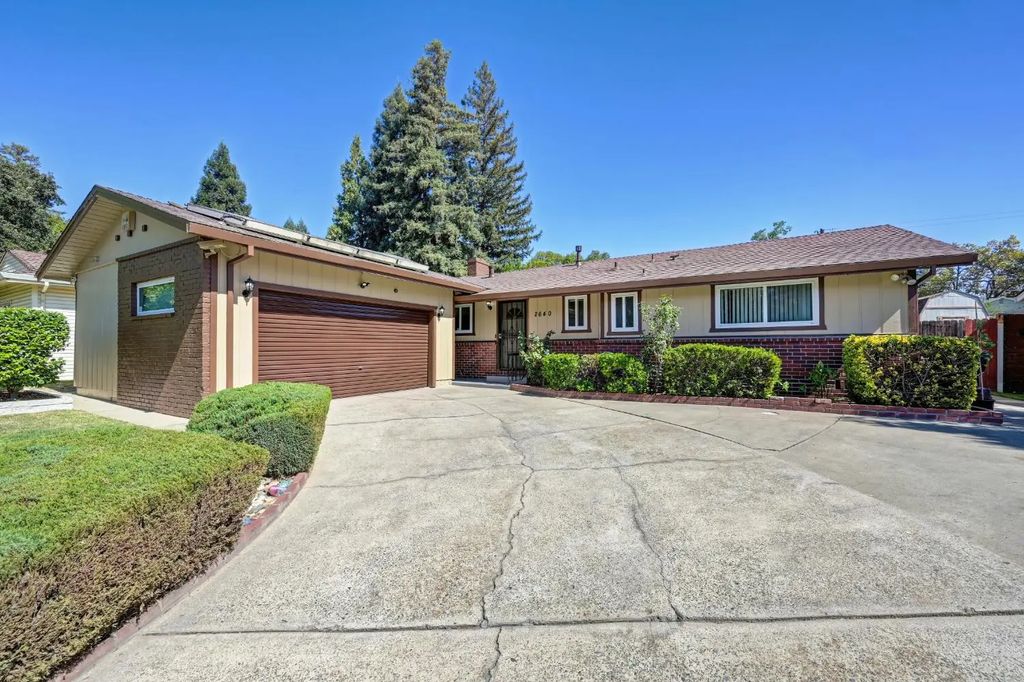 2640 Los Feliz Way, Carmichael