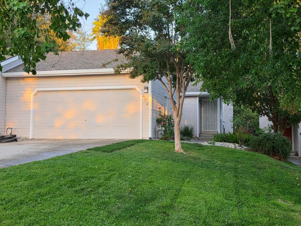 404 Lakeside Way, Folsom