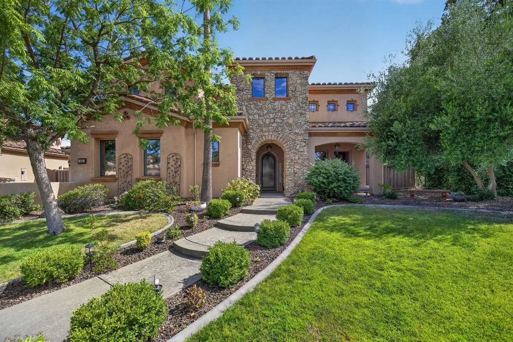 433 Calabria Court, Roseville
