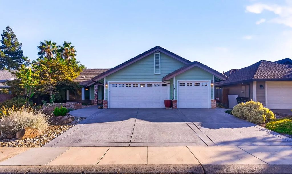 5312 Engle Road, Carmichael