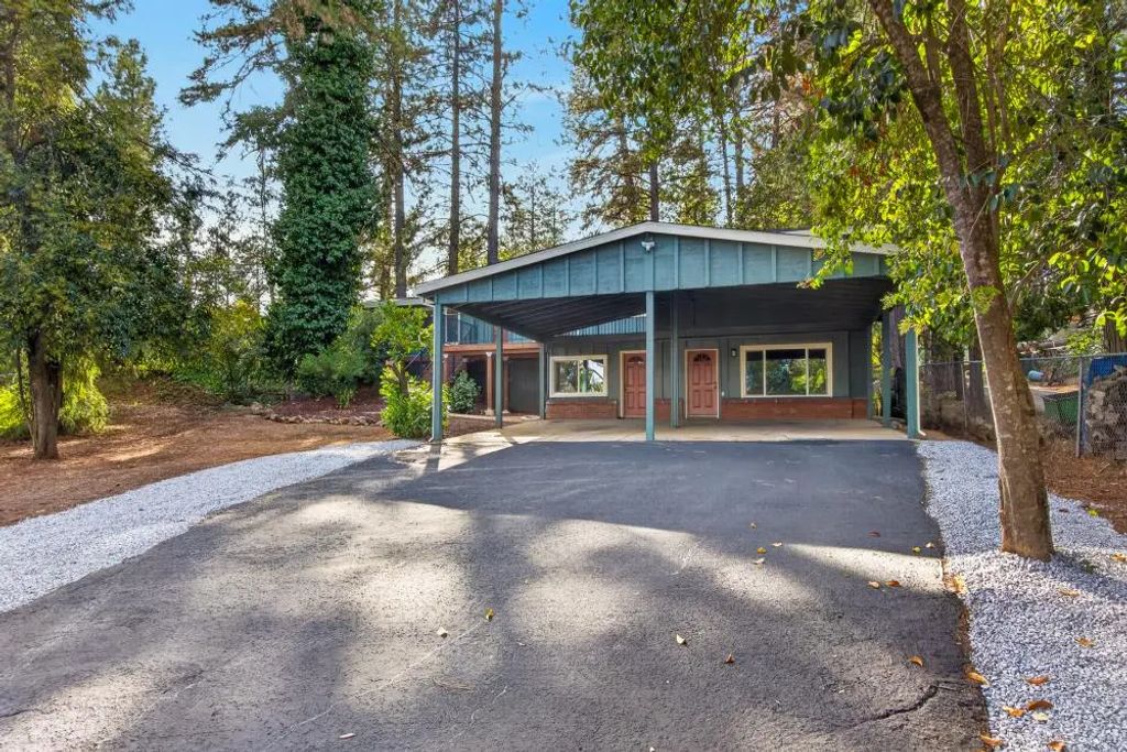 17891 Lake Arthur Road, Applegate