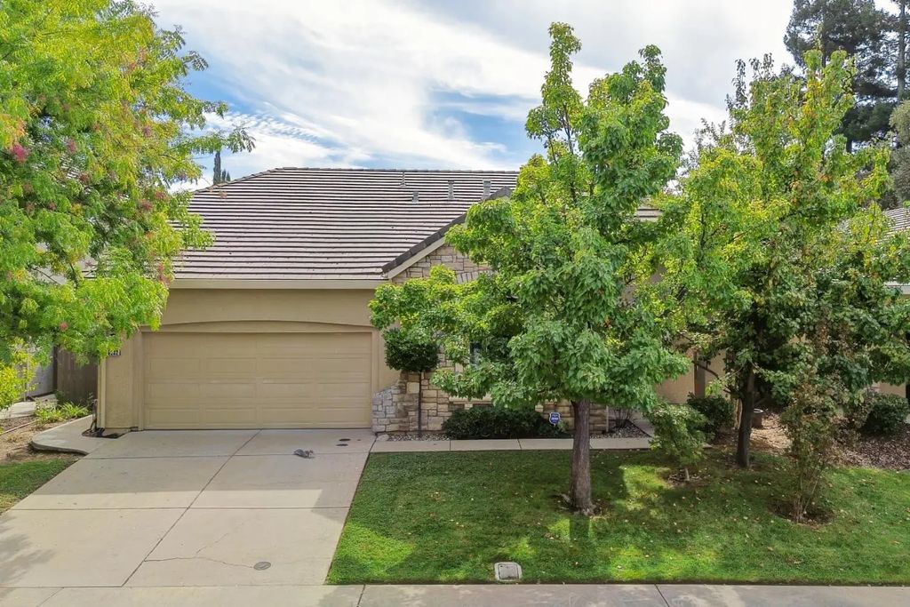 6032 Roswitha Court, Carmichael