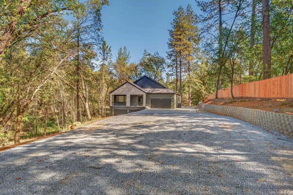 800 Acorn Way, Meadow Vista