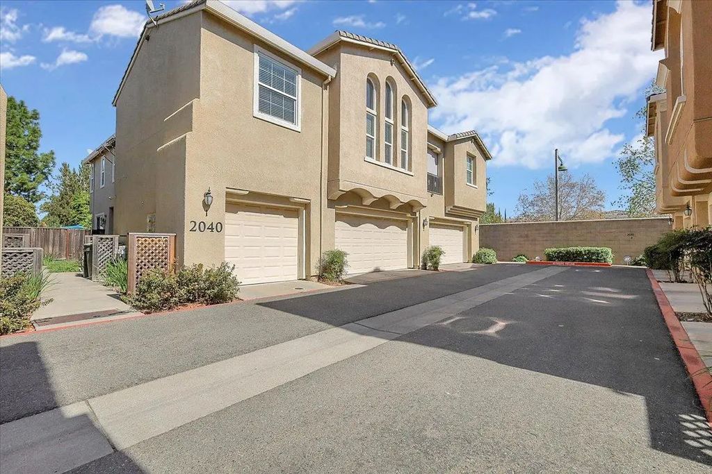 2040 Sierra View Circle 2, Lincoln