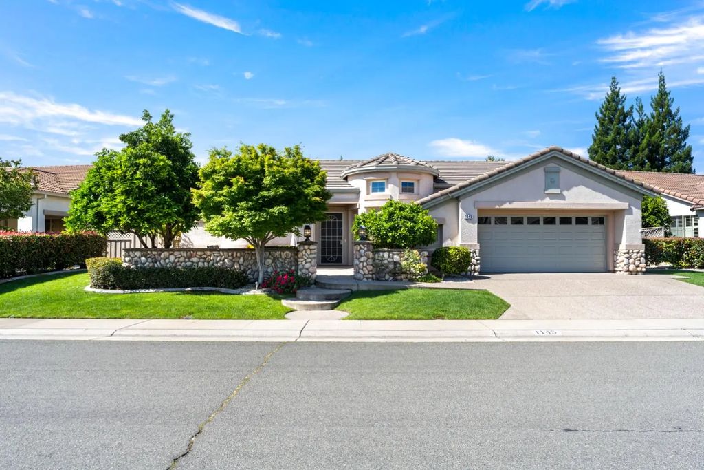 1145 Secret Lake Loop, Lincoln