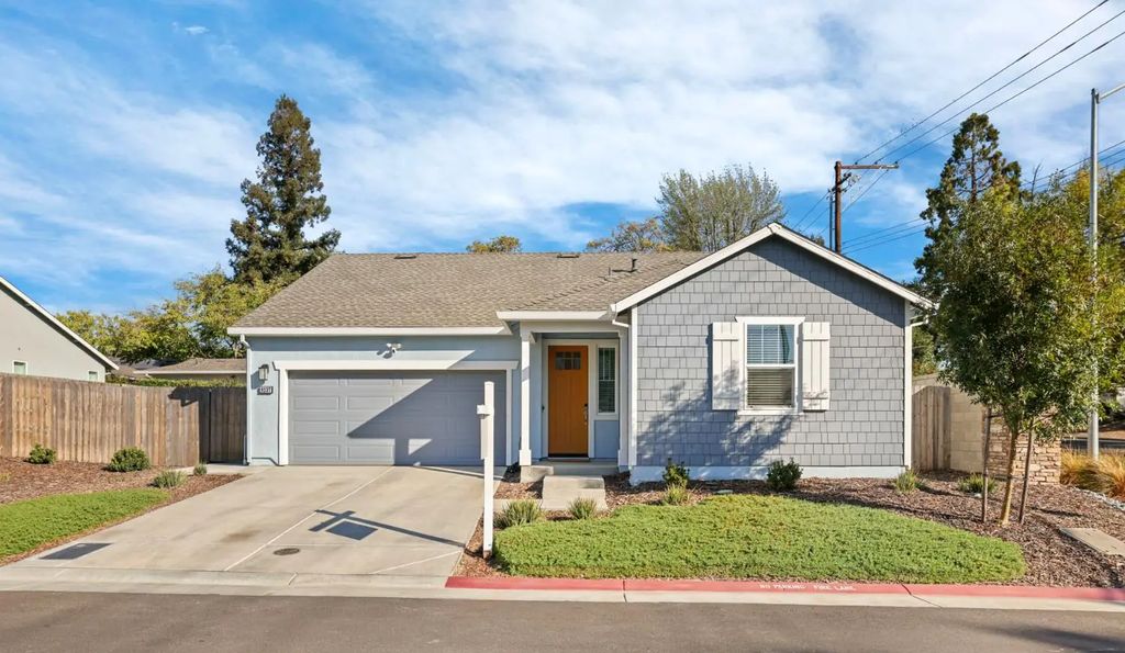 8237 Caminata Lane, Carmichael