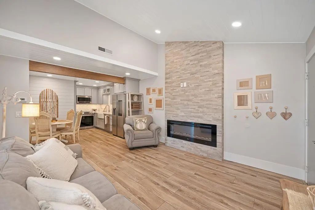 13067 Lincoln Way, Auburn