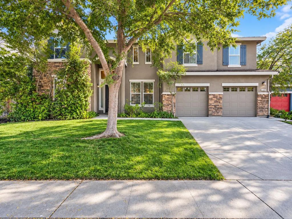 1359 Ne Green Ravine Drive, Lincoln