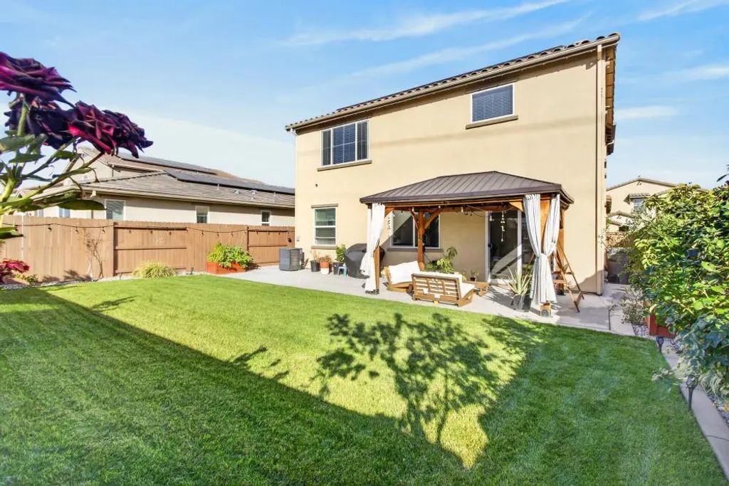 2129 Borealis Circle, Roseville