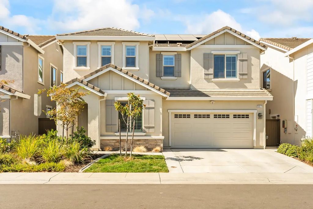 5017 Whirlabout Street, Roseville
