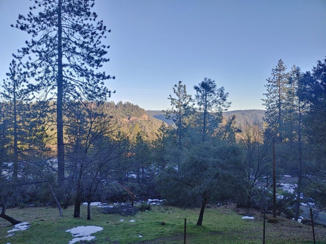 1333 174 Highway, Colfax