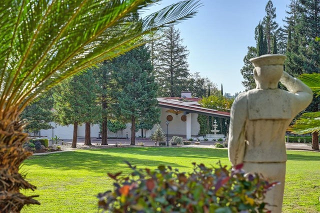 2300 California Avenue, Carmichael