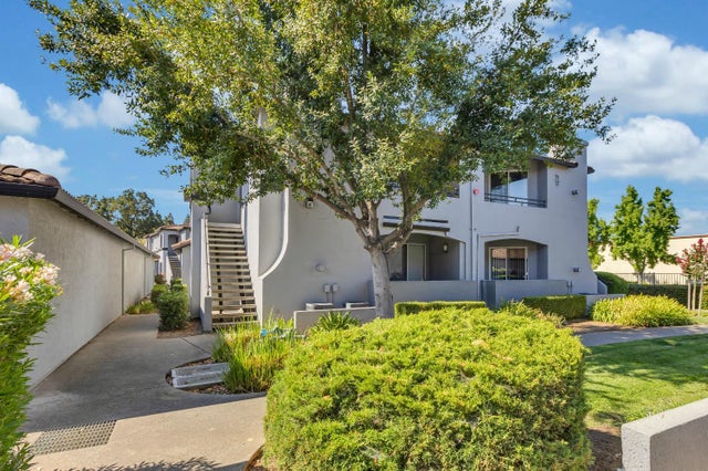 5201 Laguna Oaks Dr #12, Elk Grove