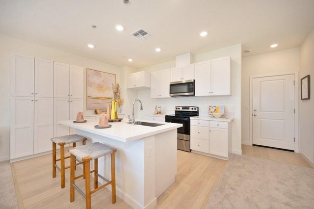 1833 Snowy White Place #63, Lincoln