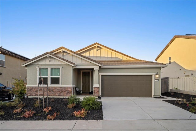 770 Valencia Street, Lincoln