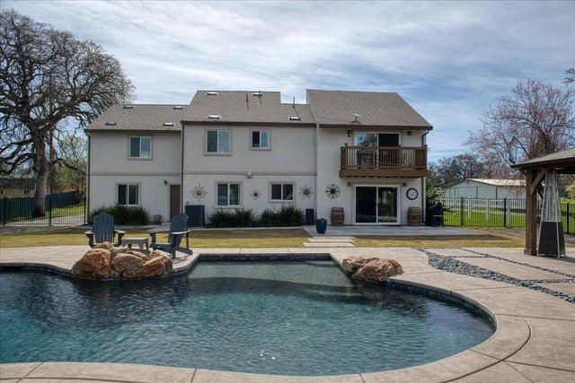 10925 Pickle Barrel, Auburn