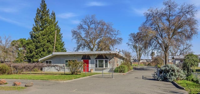 8001 Freeport Boulevard, Sacramento