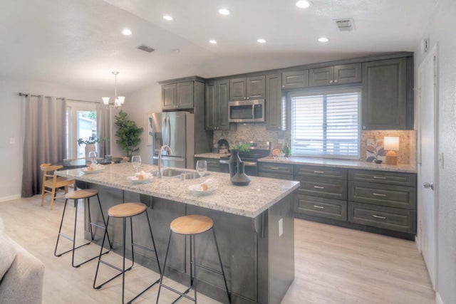 208 1st Street, Lincoln