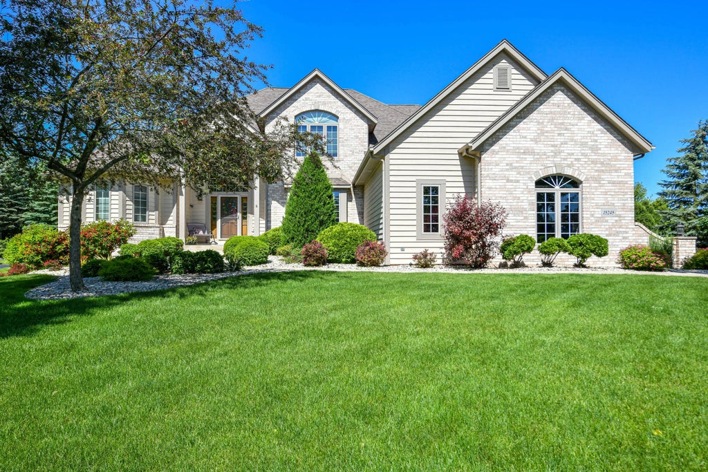 15245 W Woodland Dr, New Berlin