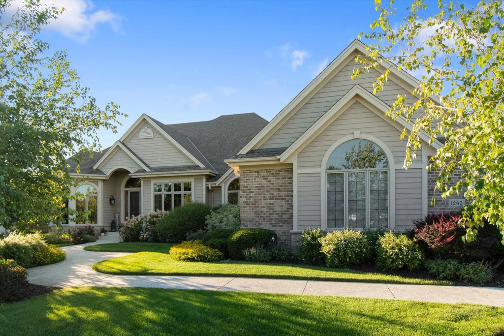 1240 Mary Hill Cir, Hartland