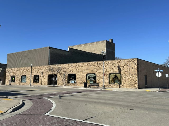 1816 Washington St, Two Rivers