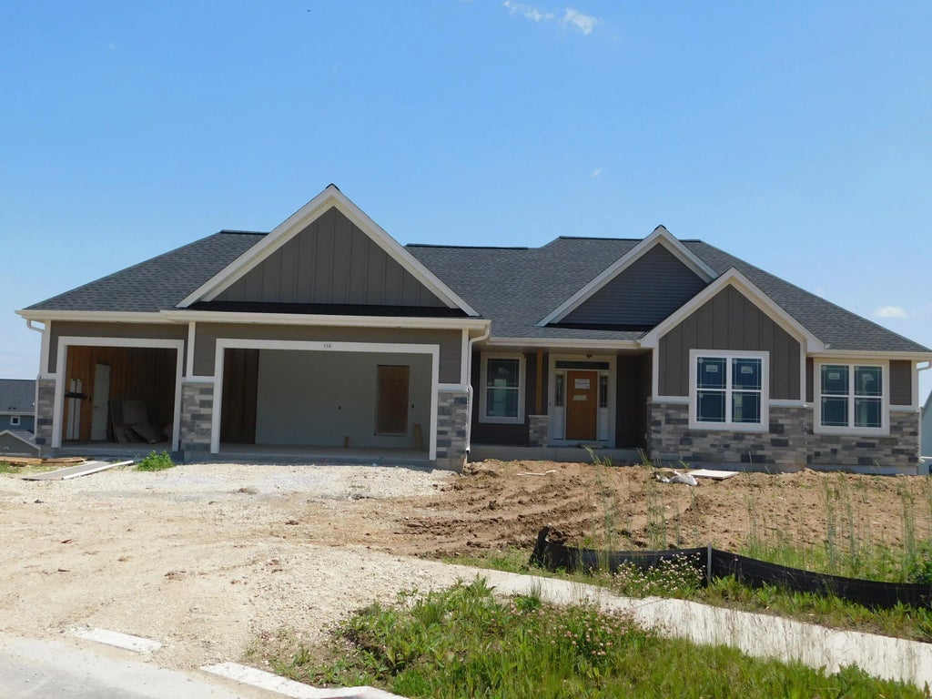 716 Hummingbird Ct, Grafton