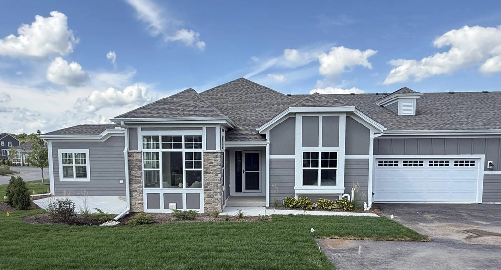 865 S Verona Cir 80, Grafton