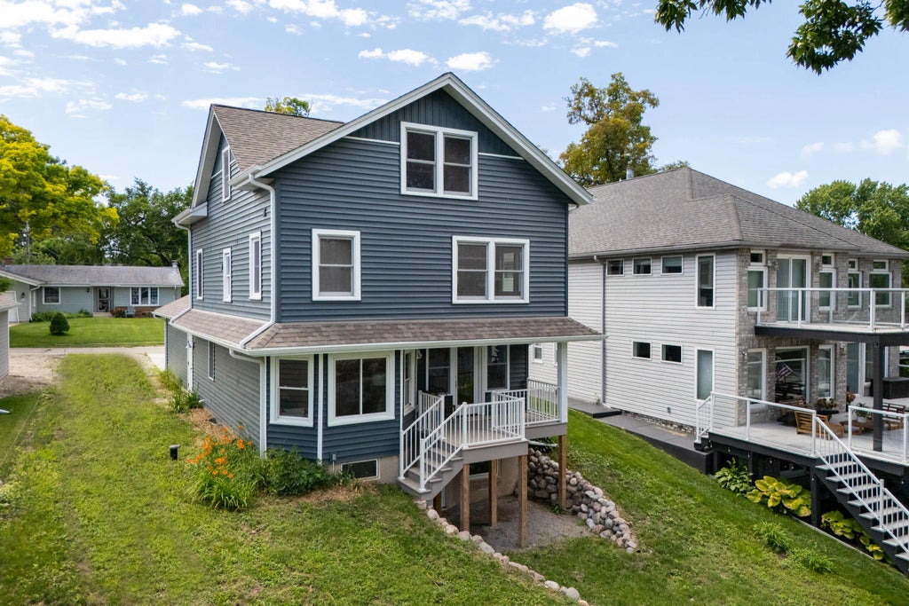 W188s7598 Oak Grove Dr, Muskego