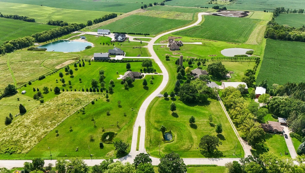 1453 Waukesha Rd, Raymond