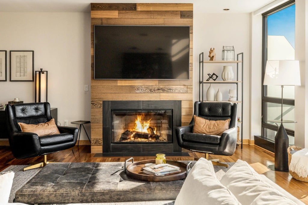 311 E Erie St 419, Milwaukee