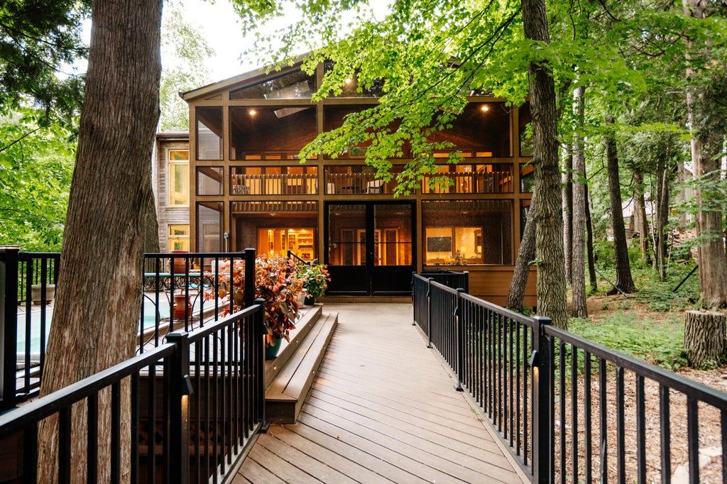 310 N Turtle Bay Rd, Elkhart Lake